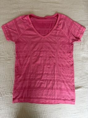 LULULEMON PINK SHORT SLEEVE V NECK TEE